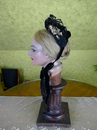 Cabochon-Blumenhaube, 1880er
