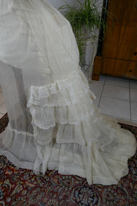 Antikes besticktes Spitzen-Bustle-Überkleid, 1880er Jahre