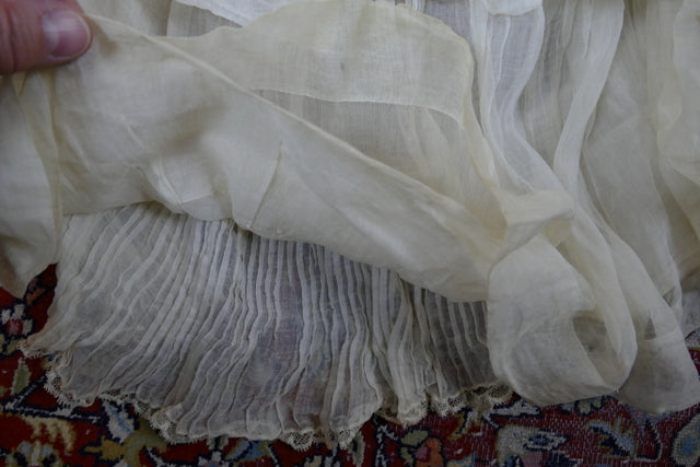 Antikes besticktes Spitzen-Bustle-Überkleid, 1880er Jahre