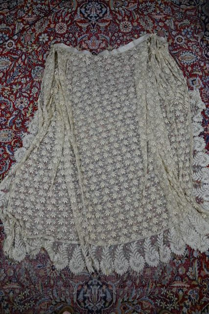 Antikes besticktes Spitzen-Bustle-Überkleid, 1880er Jahre
