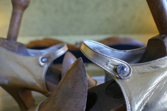 Antike goldene Ledertanzschuhe, ca. 1924