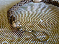 Geflochtene Uhrenkette aus Haar, ca. 1870–1875