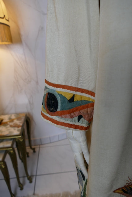 Ägyptische Revival Seidenjacke, ca. 1924 – Appliqué-Motive mit Sphinx, Skarabäus & Pyramide
