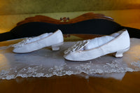 Antike Ziegenlederschuhe in Cremeweiß, ca. 1863–1870