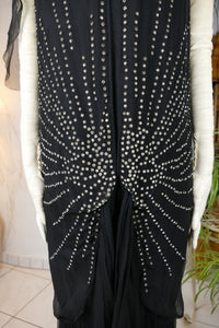 Antikes Abendkleid aus schwarzem Seidenchiffon mit Strasssteinen, ca. 1928