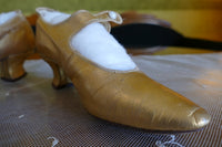 Goldene Abendpumps, ca. 1910
