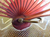 Faltfächer aus rotem Satin, ca. 1905