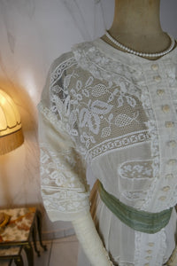 Antikes edwardianisches maltesisches Spitzen-Teekleid, ca. 1908