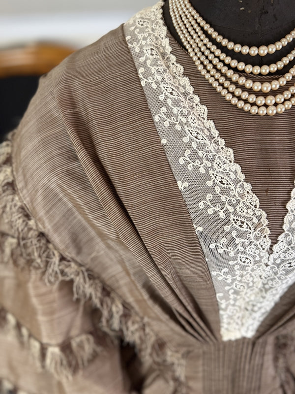 Antikes viktorianisches Gouvernantenkleid, England, ca. 1850