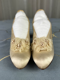 Hochzeitsschuhe aus der Titanic-Ära – Brautschuhe aus elfenbeinfarbener Seide, ca. 1912