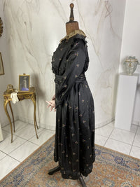 Antikes graues Seidenkleid mit Blumenmuster, ca. 1916