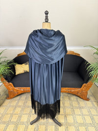 MARSHALL FIELD & Co. Antiker Kapuzenumhang, Chicago, ca. 1924 – Dunkelblauer Seiden-Flapper-Umhang