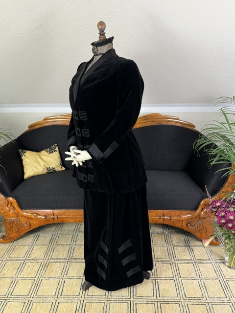 LINKER & Cie. Antikes schwarzes Samt-Gehkleid, Paris, ca. 1910
