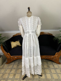 1913 American cotton lingerie summer dress with whitework embroidery, lace inserts and airy Edwardian silhouette, antique gown