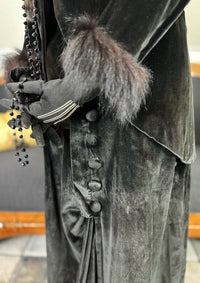 1912 American Edwardian walking dress in dark velvet with lace collar, long skirt and decorative buttons, antique gown