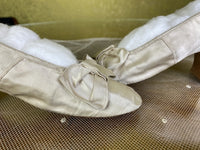 Antike cremefarbene Satin-Hochzeitspumps, Spanien, ca. 1880