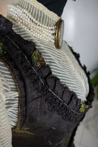 1795–1800 cream linen stays with quilted panels, front lacing and Regency transitional silhouette, antique corset