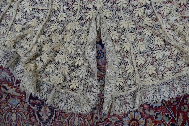 Antikes besticktes Spitzen-Bustle-Überkleid, 1880er Jahre
