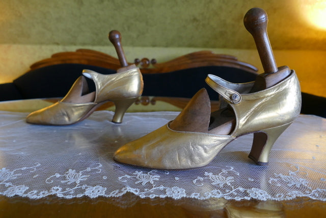 Antike goldene Ledertanzschuhe, ca. 1924