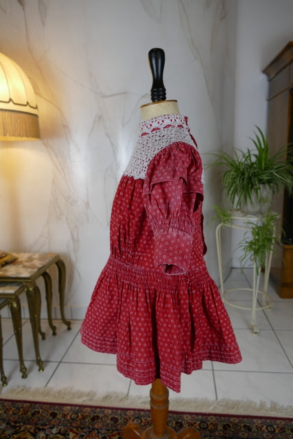 Early 20th‑century child’s dress worn by boy born 1909, Germany