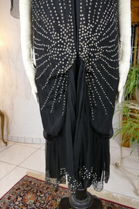 Antikes Abendkleid aus schwarzem Seidenchiffon mit Strasssteinen, ca. 1928