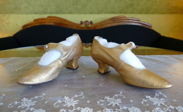 Goldene Abendpumps, ca. 1910