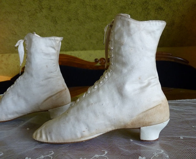 Sportliche Schnürstiefel aus Baumwollsatin, ca. 1875