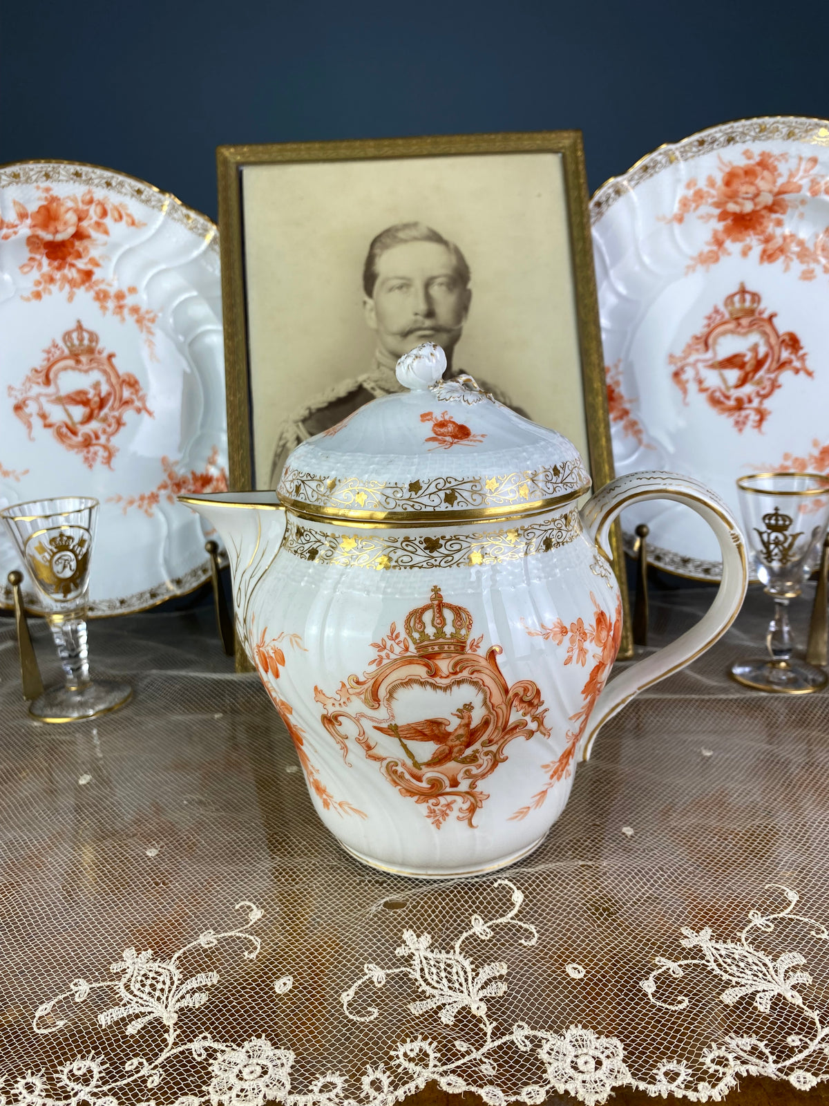 Neuosier-Warmwasserkanne, Kaiser Wilhelm II., datiert 1901 + 1911