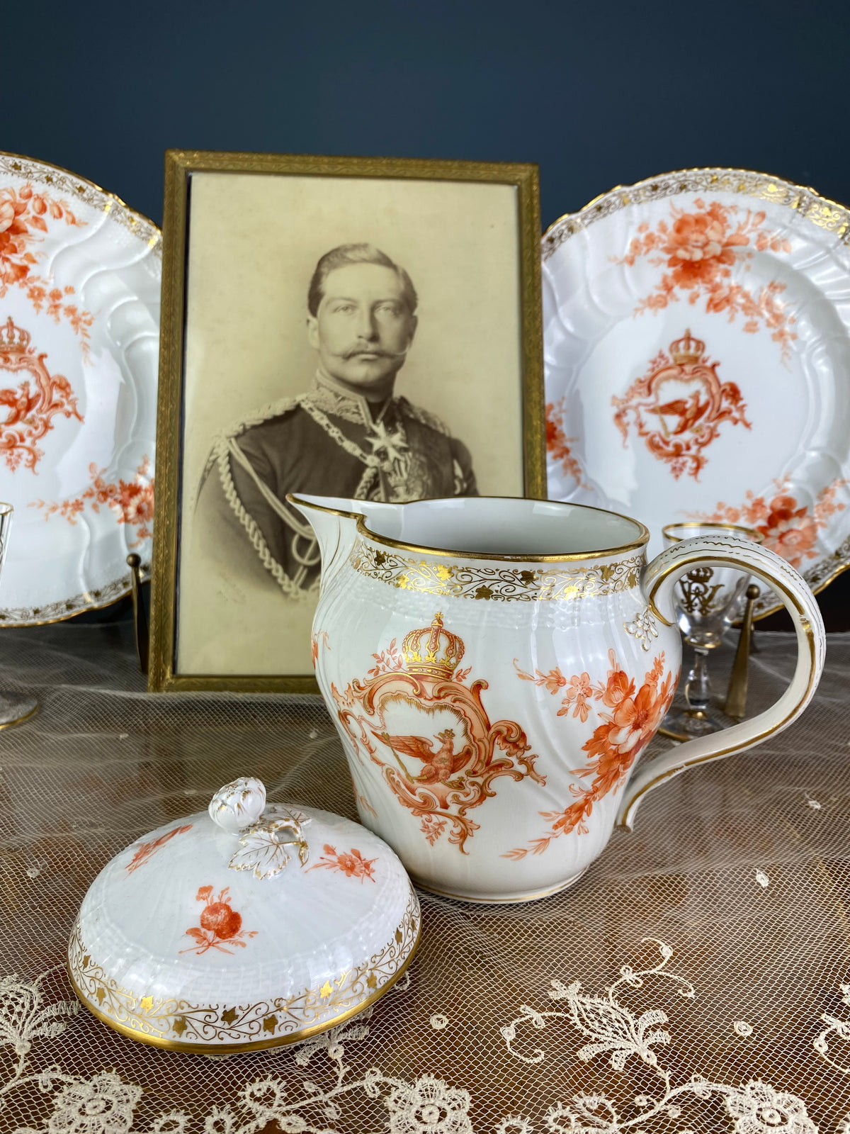 Neuosier-Warmwasserkanne, Kaiser Wilhelm II., datiert 1901 + 1911