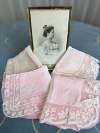 KÖNIGLICHES Spitzentaschentuch mit Hochzeitsmonogramm MIR, aus dem Nachlass der Herzogin Maria Immakulata von Württemberg, geborene Erzherzogin von Österreich, 1900