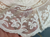 KÖNIGLICHES Spitzentaschentuch mit Hochzeitsmonogramm MIR, aus dem Nachlass der Herzogin Maria Immakulata von Württemberg, geborene Erzherzogin von Österreich, 1900