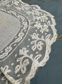 KÖNIGLICHES Spitzentaschentuch mit Hochzeitsmonogramm MIR, aus dem Nachlass der Herzogin Maria Immakulata von Württemberg, geborene Erzherzogin von Österreich, 1900