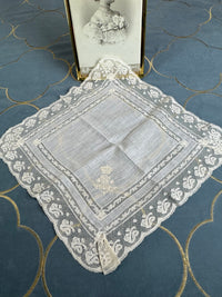 KÖNIGLICHES Spitzentaschentuch mit Hochzeitsmonogramm MIR, aus dem Nachlass der Herzogin Maria Immakulata von Württemberg, geborene Erzherzogin von Österreich, 1900