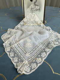 KÖNIGLICHES Spitzentaschentuch mit Hochzeitsmonogramm MIR, aus dem Nachlass der Herzogin Maria Immakulata von Württemberg, geborene Erzherzogin von Österreich, 1900