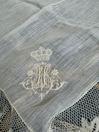 KÖNIGLICHES Spitzentaschentuch mit Hochzeitsmonogramm MIR, aus dem Nachlass der Herzogin Maria Immakulata von Württemberg, geborene Erzherzogin von Österreich, 1900