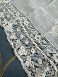 KÖNIGLICHES Spitzentaschentuch mit Hochzeitsmonogramm MIR, aus dem Nachlass der Herzogin Maria Immakulata von Württemberg, geborene Erzherzogin von Österreich, 1900