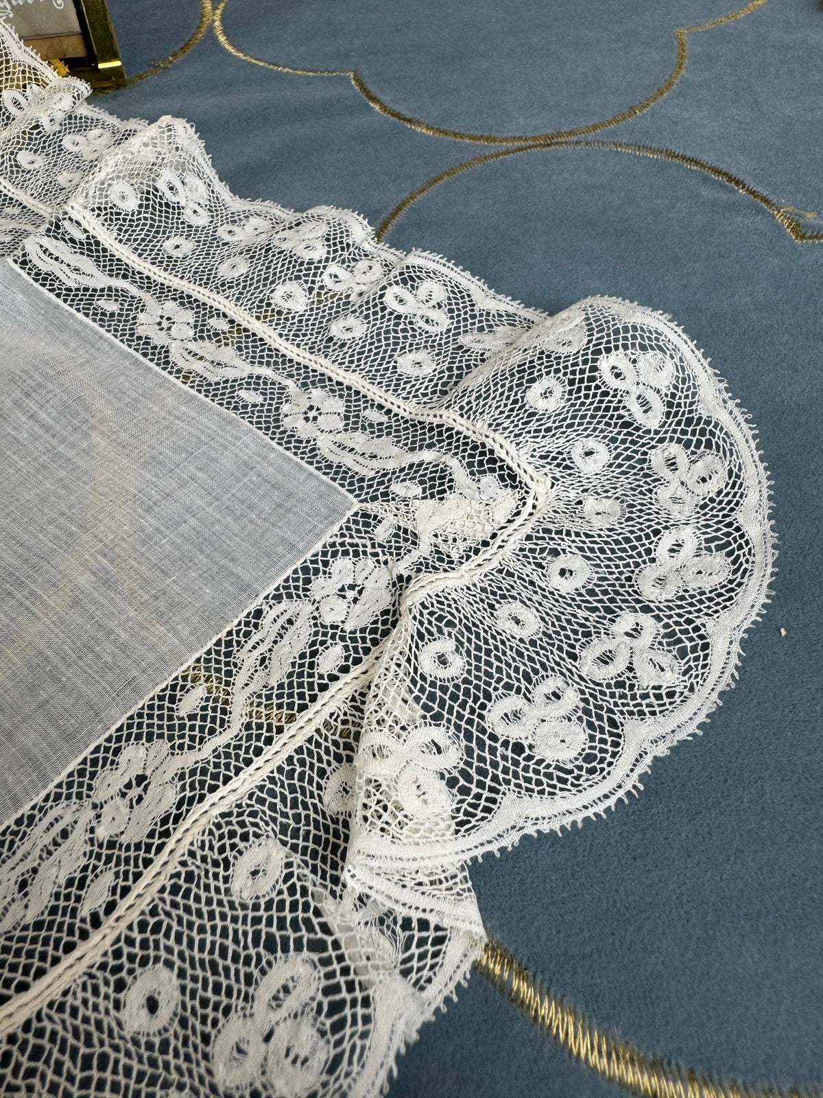 KÖNIGLICHES Spitzentaschentuch mit Hochzeitsmonogramm MIR, aus dem Nachlass der Herzogin Maria Immakulata von Württemberg, geborene Erzherzogin von Österreich, 1900