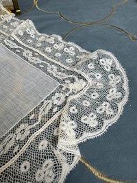 KÖNIGLICHES Spitzentaschentuch mit Hochzeitsmonogramm MIR, aus dem Nachlass der Herzogin Maria Immakulata von Württemberg, geborene Erzherzogin von Österreich, 1900