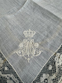 KÖNIGLICHES Spitzentaschentuch mit Hochzeitsmonogramm MIR, aus dem Nachlass der Herzogin Maria Immakulata von Württemberg, geborene Erzherzogin von Österreich, 1900