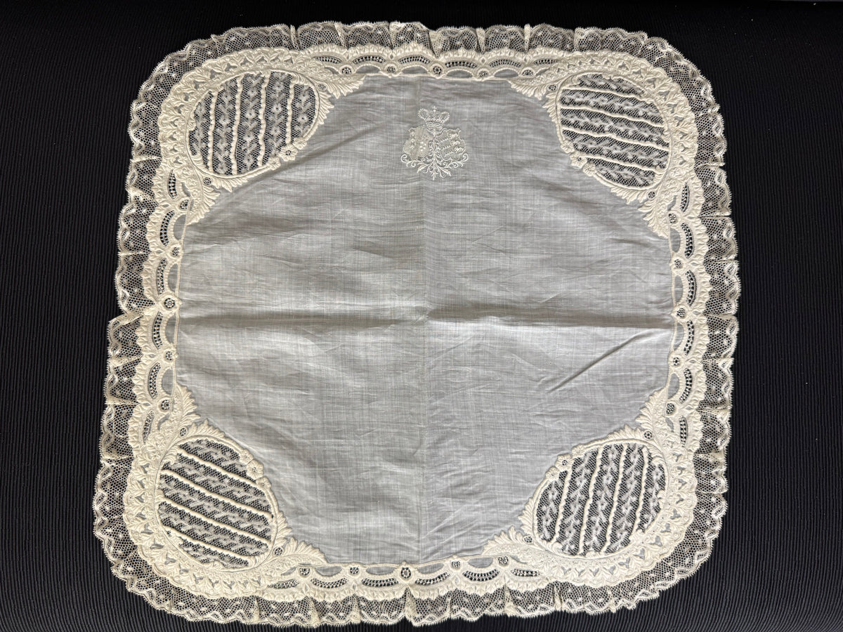 KÖNIGLICHER Boudoir-Kissenbezug, aus dem Nachlass der Herzogin Maria Immakulata von Württemberg, geborene Erzherzogin von Österreich, 1900