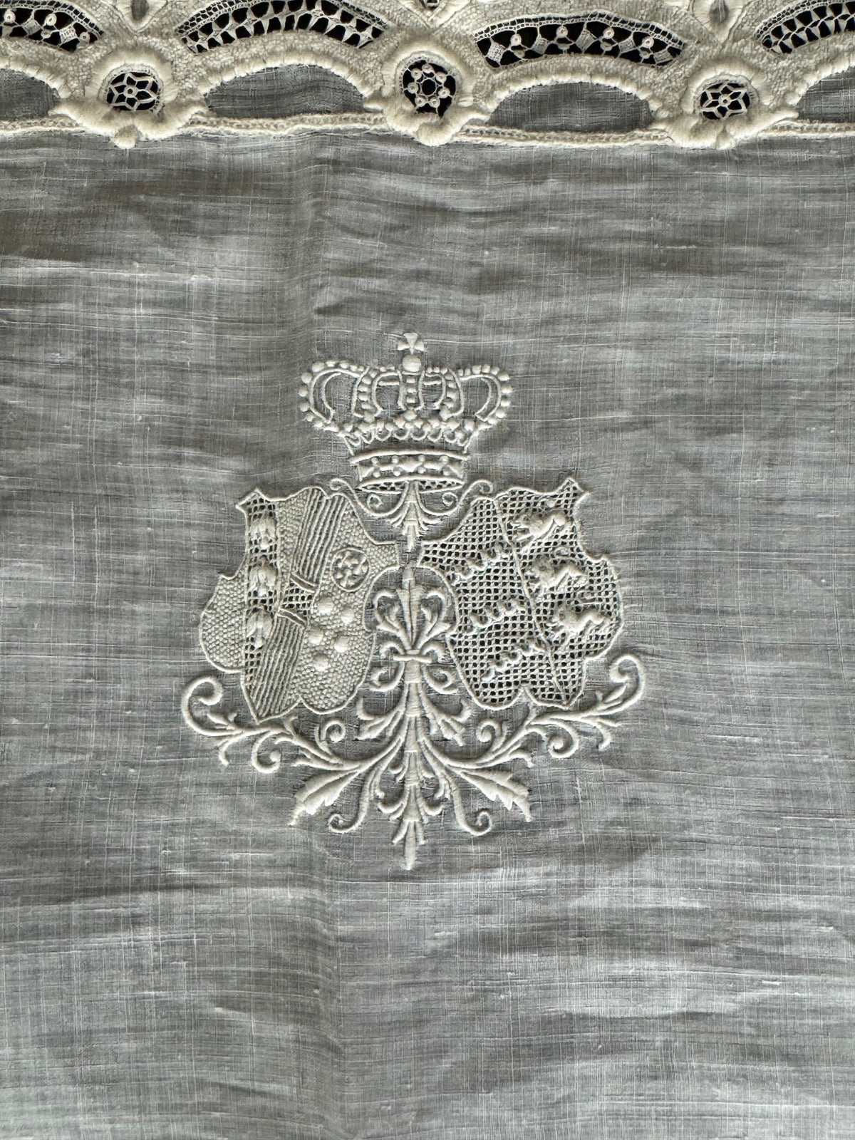 KÖNIGLICHER Boudoir-Kissenbezug, aus dem Nachlass der Herzogin Maria Immakulata von Württemberg, geborene Erzherzogin von Österreich, 1900