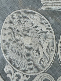 KÖNIGLICHES Spitzentaschentuch mit einem Doppelwappen unter einer Krone: Österreich-Toskana und Bourbon-Sizilien, ca. 1861