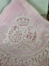 KÖNIGLICHES Spitzentaschentuch mit einem Doppelwappen unter einer Krone: Österreich-Toskana und Bourbon-Sizilien, ca. 1861