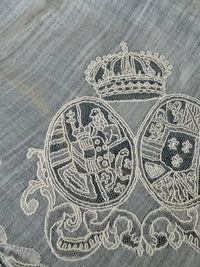 KÖNIGLICHES Spitzentaschentuch mit einem Doppelwappen unter einer Krone: Österreich-Toskana und Bourbon-Sizilien, ca. 1861