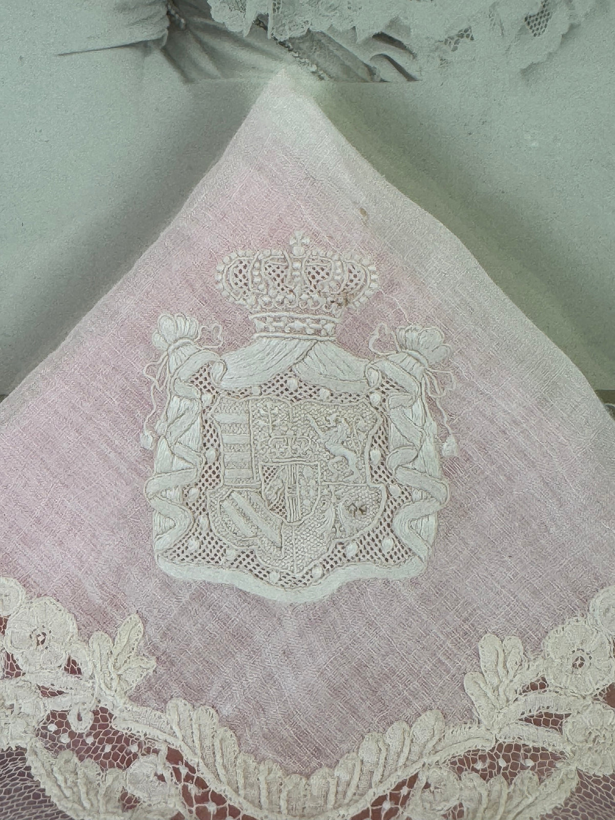 ROYAL Spitzentaschentuch mit Wappen aus Österreich-Toskana, ca. 1860