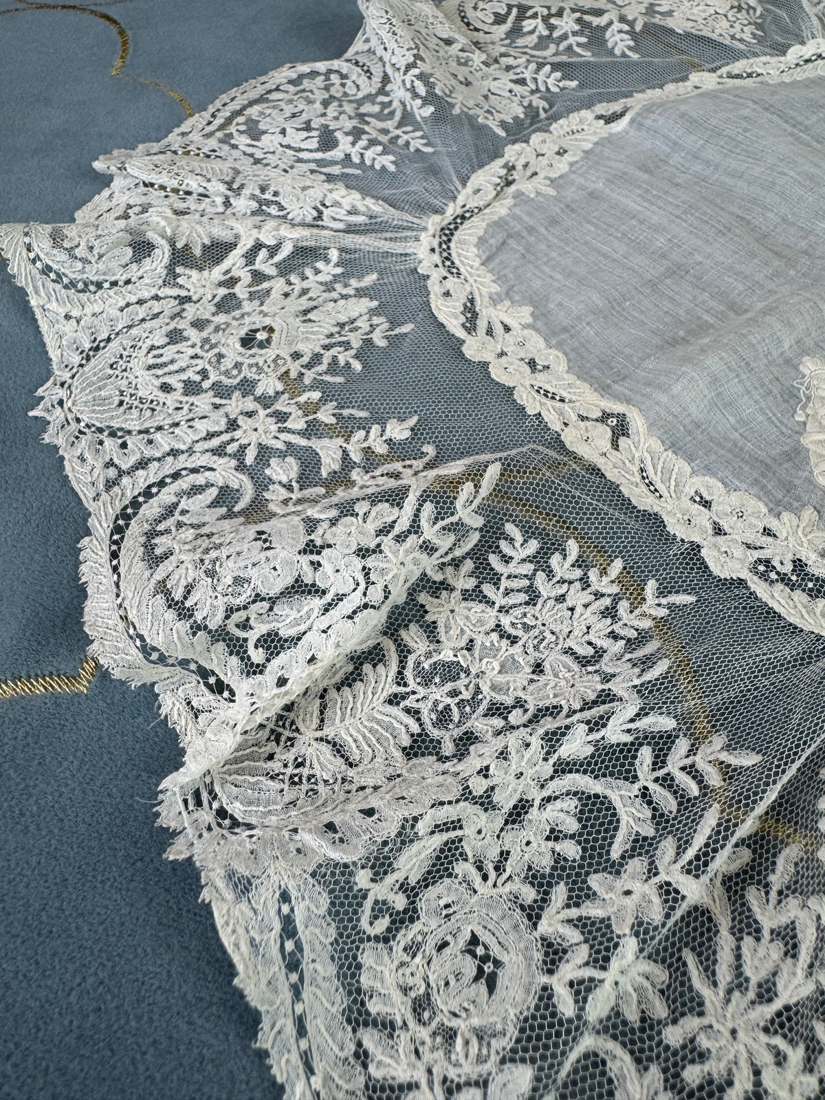 ROYAL Spitzentaschentuch mit Wappen aus Österreich-Toskana, ca. 1860