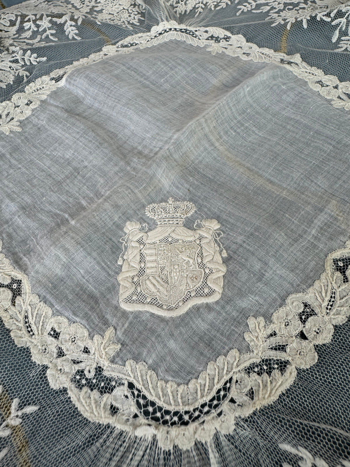 ROYAL Spitzentaschentuch mit Wappen aus Österreich-Toskana, ca. 1860