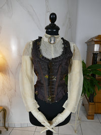 1795–1800 cream linen stays with quilted panels, front lacing and Regency transitional silhouette, antique corset
