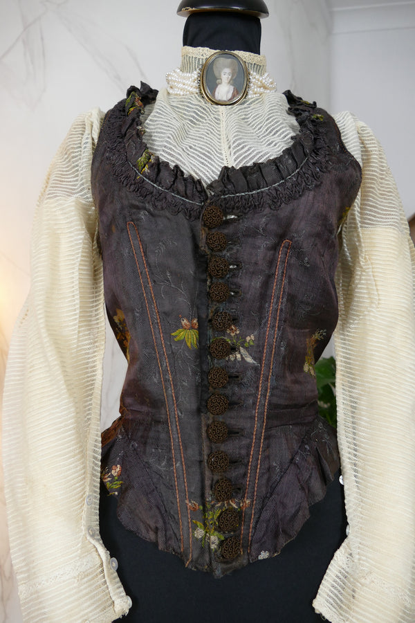 1795–1800 cream linen stays with quilted panels, front lacing and Regency transitional silhouette, antique corset