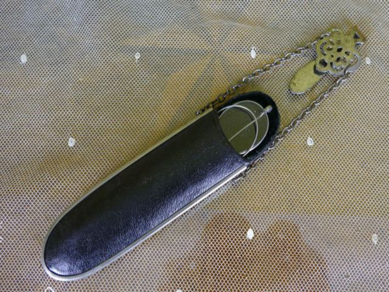 Chatelaine Brillenetui, ca. 1890